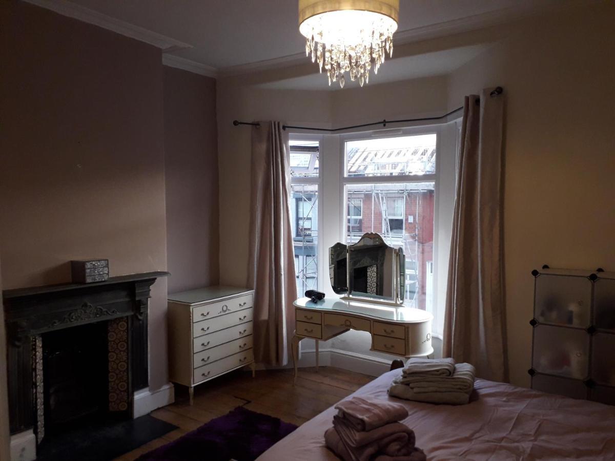 Traditional House Near Liverpool City Centre Екстер'єр фото